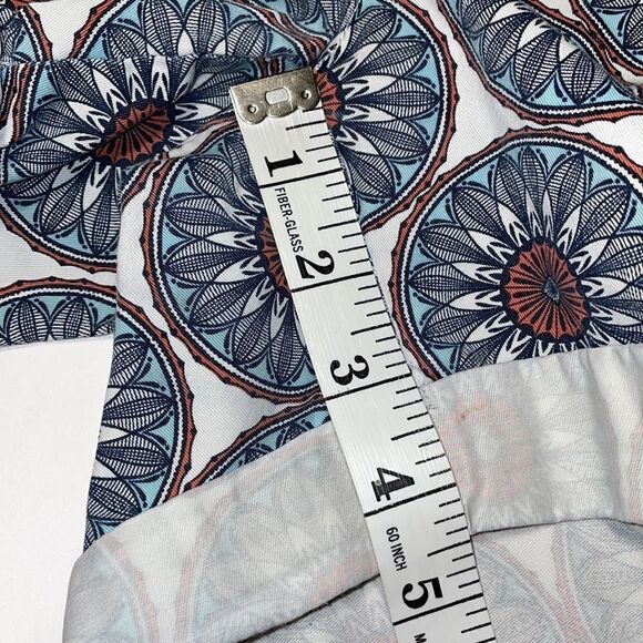 Banana Republic medallion print cuffed shorts with pockets size 2 - Picture 9 of 13